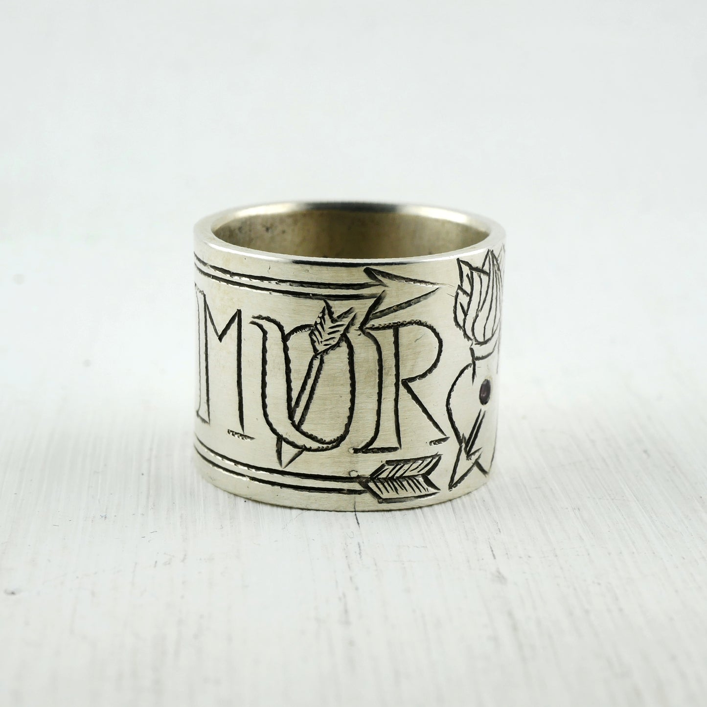 ANNEAU OMNIA VINCIT AMOR - Argent & Grenat