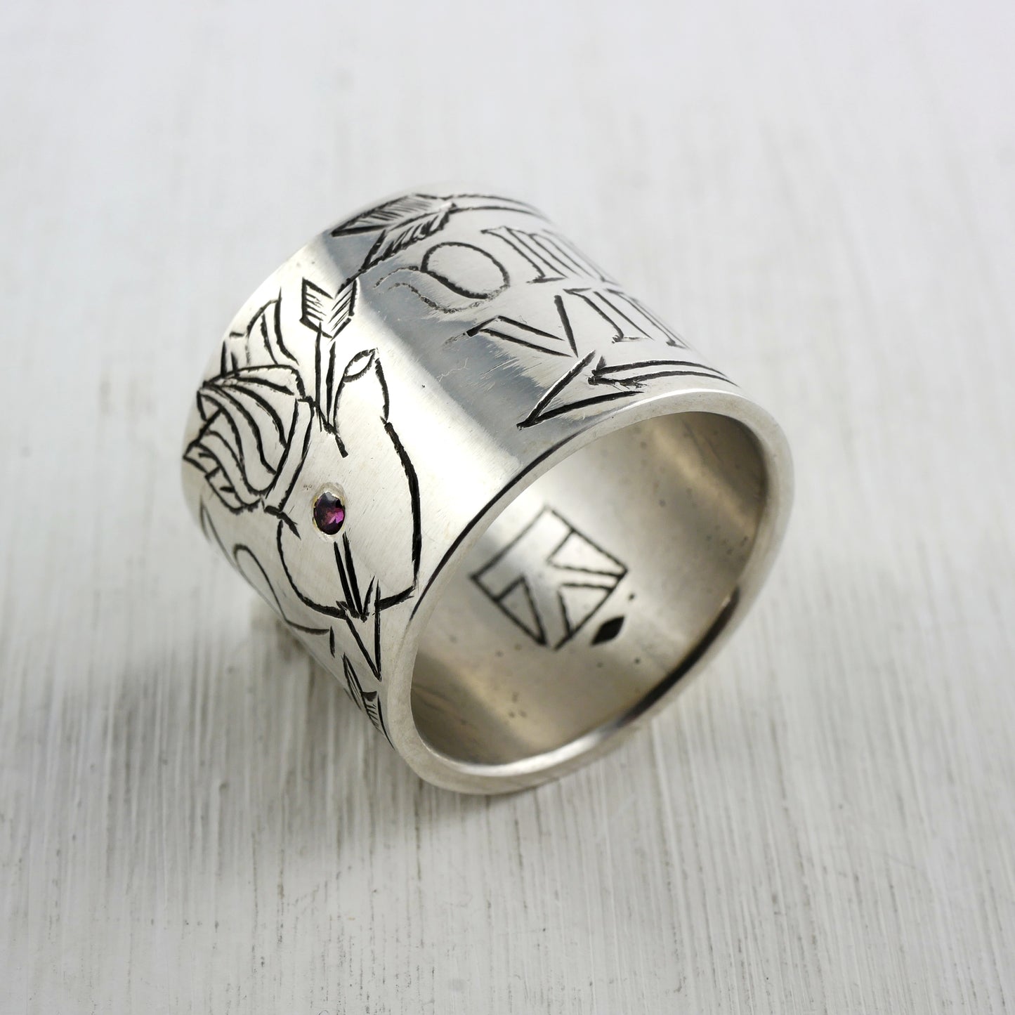 ANNEAU OMNIA VINCIT AMOR - Argent & Grenat