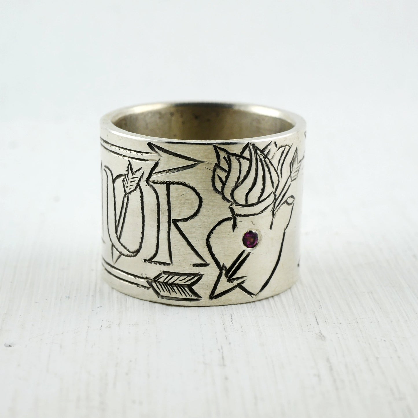 ANNEAU OMNIA VINCIT AMOR - Argent & Grenat