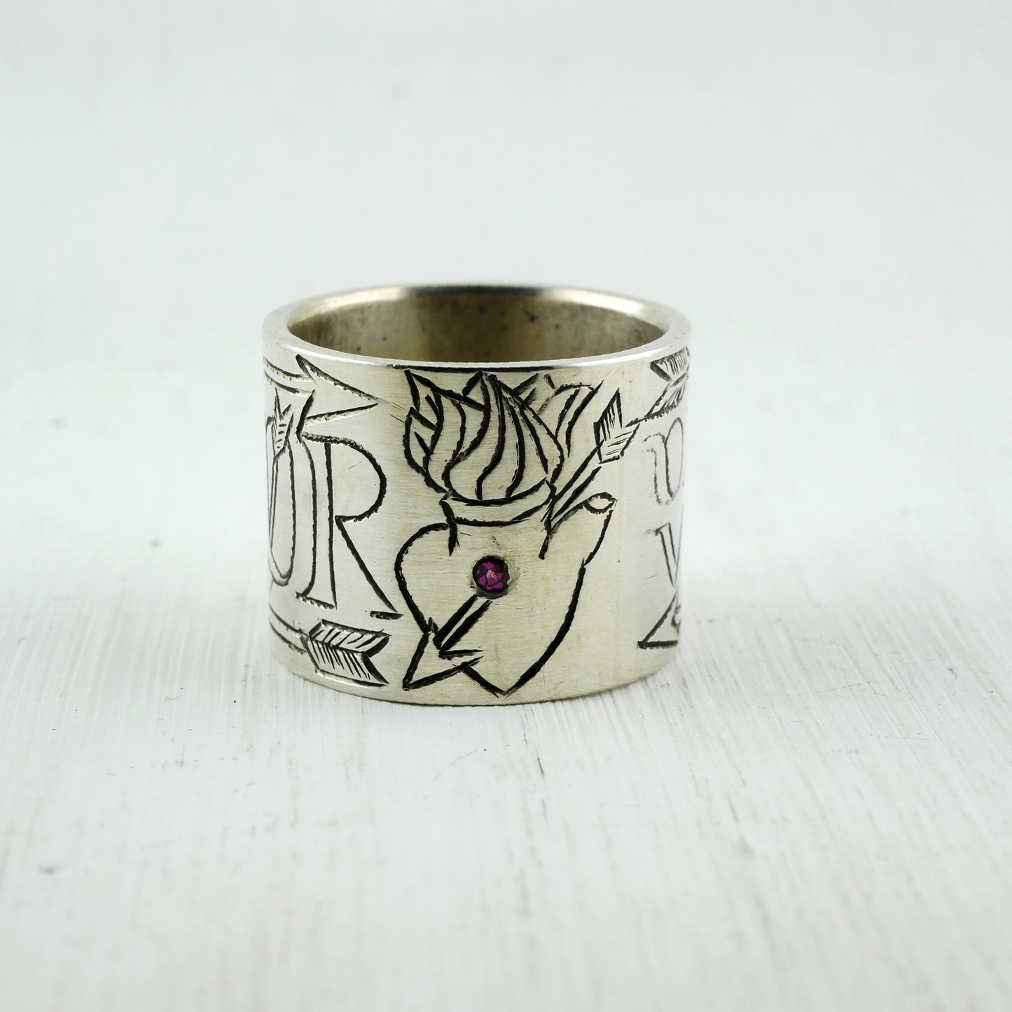 ANNEAU OMNIA VINCIT AMOR - Argent & Grenat