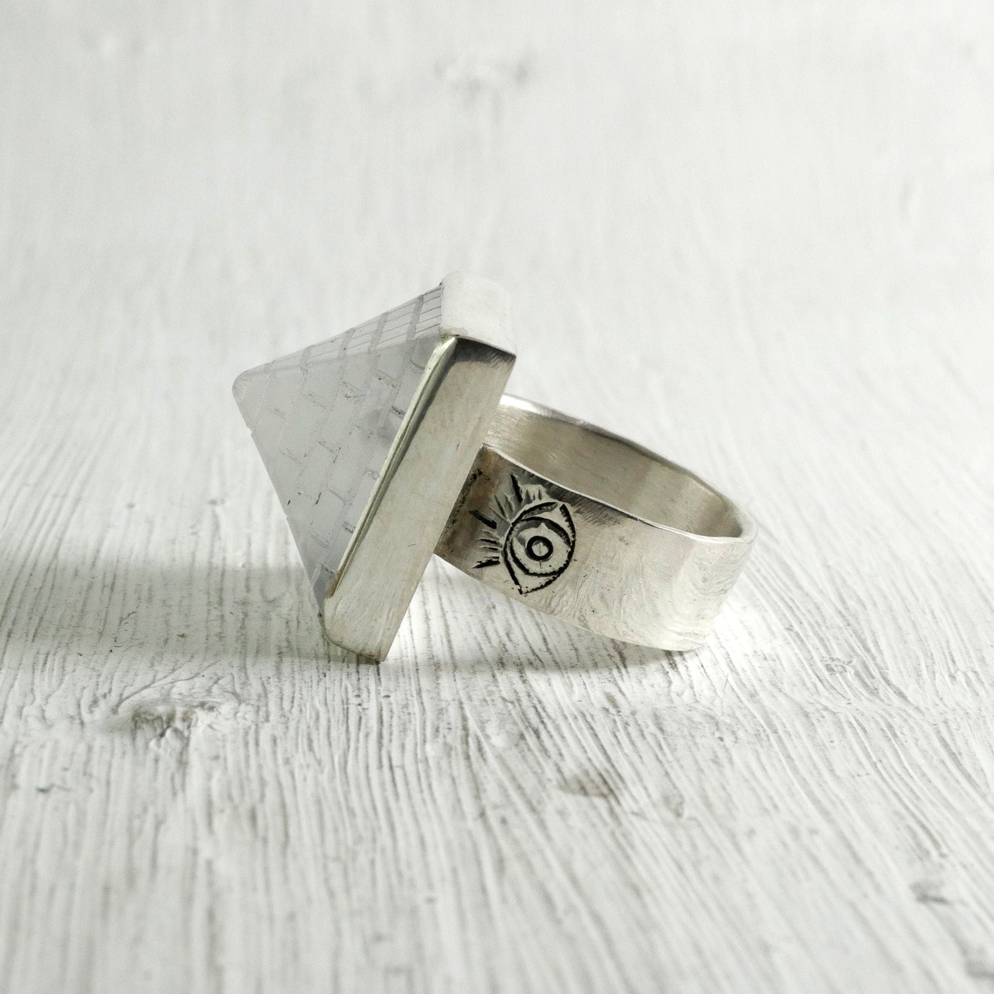 bague argent avec pyramide en cristal et œil
