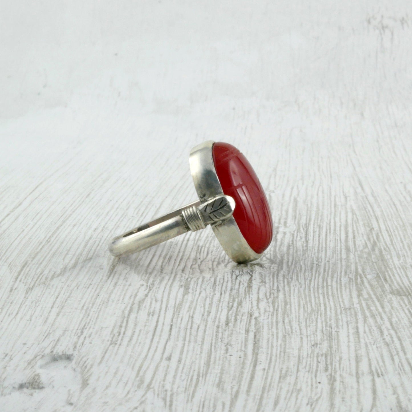 bague argent et scarabée en agate rouge