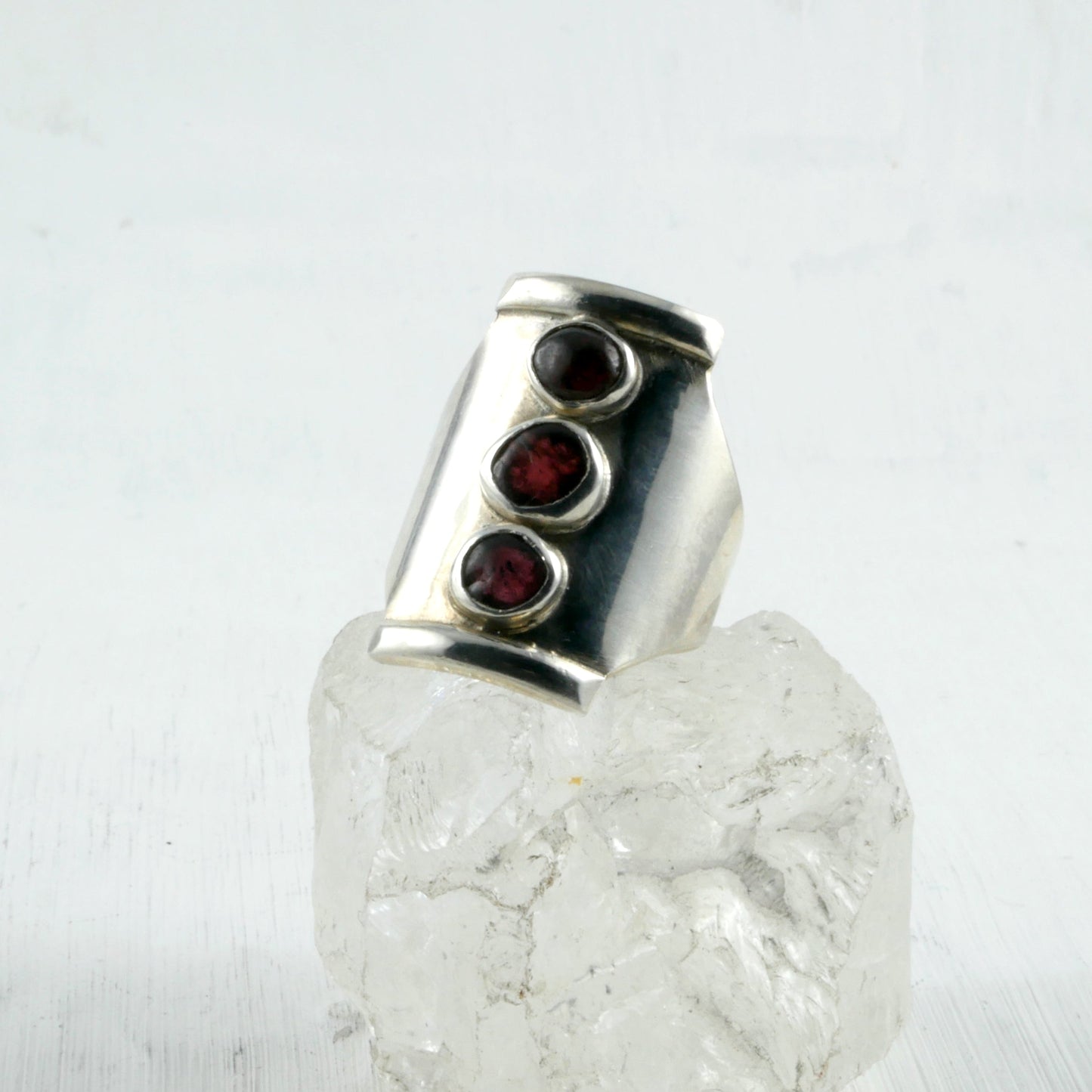 Bague en Argent 925 avec trois Grenats bruts Thalisman