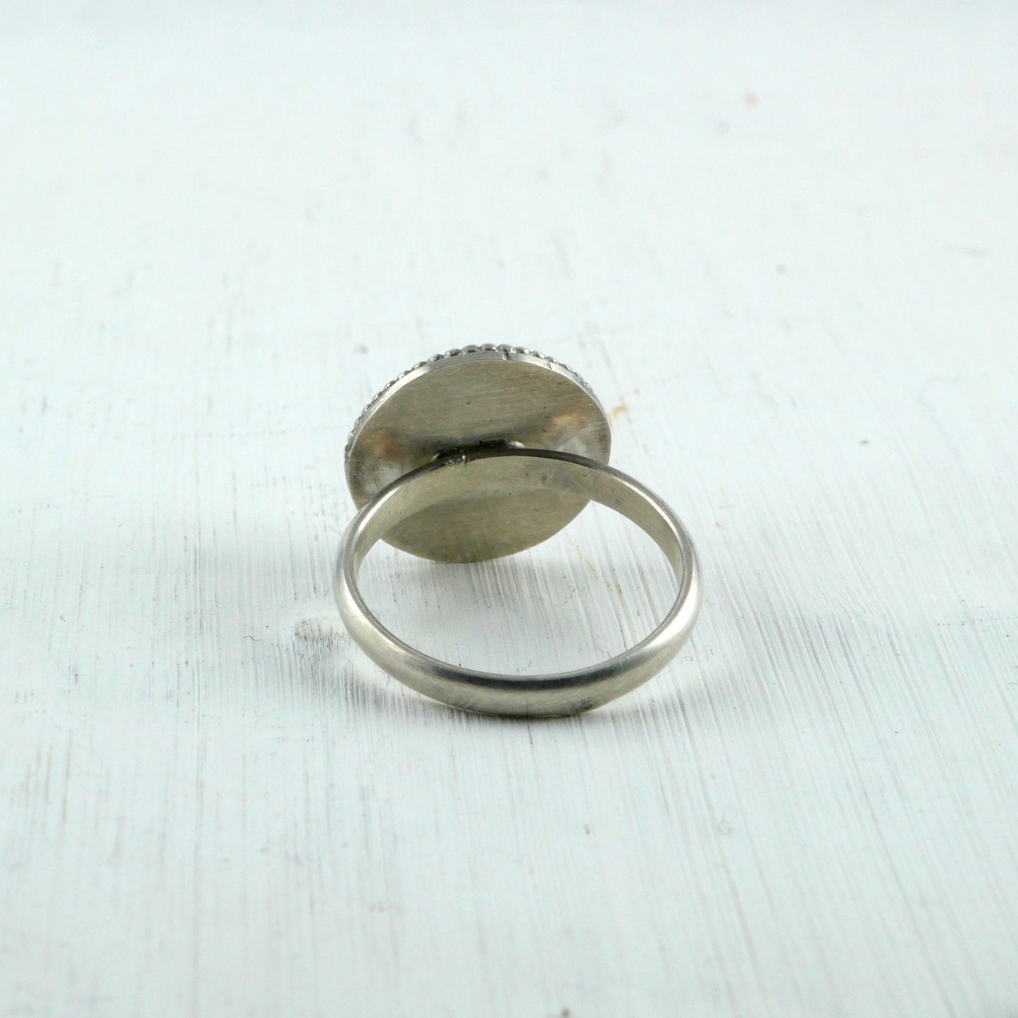 Bague dôme en argent avec cristal de roche et feuille d'or arrière Thalisman