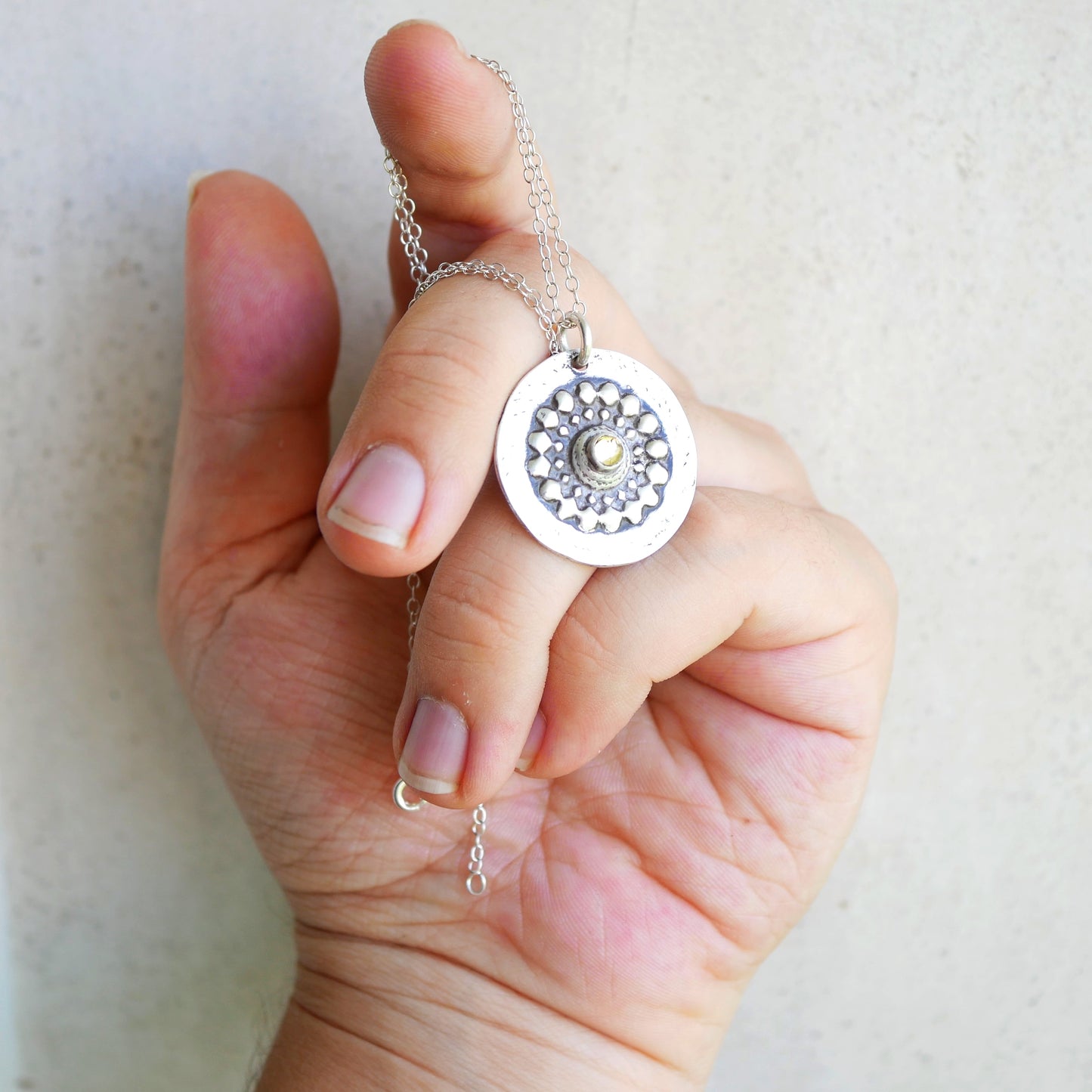 PENDENTIF AIGIS - Argent 925, Cristal & feuille d'or Thalisman