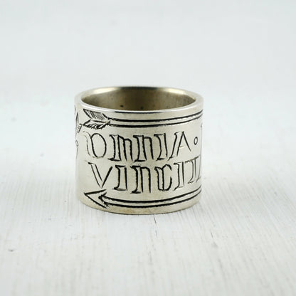 ANNEAU OMNIA VINCIT AMOR - Argent & Grenat