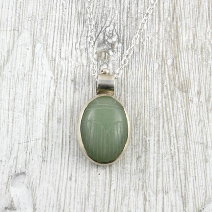 Pendentif scarabée égyptien aventurine verte et argent