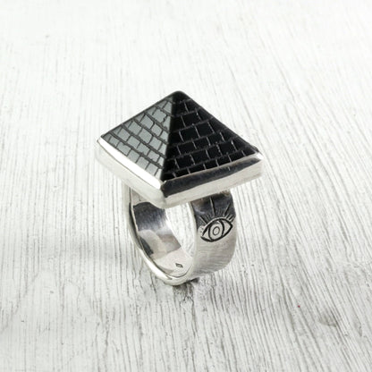 bague argent avec pyramide noire et œil