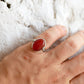 bague argent et scarabée en agate rouge portée