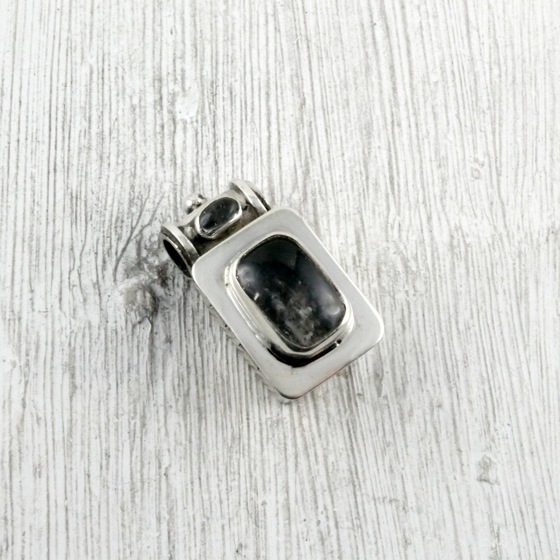 Pendentif boîte an argent et cristal
